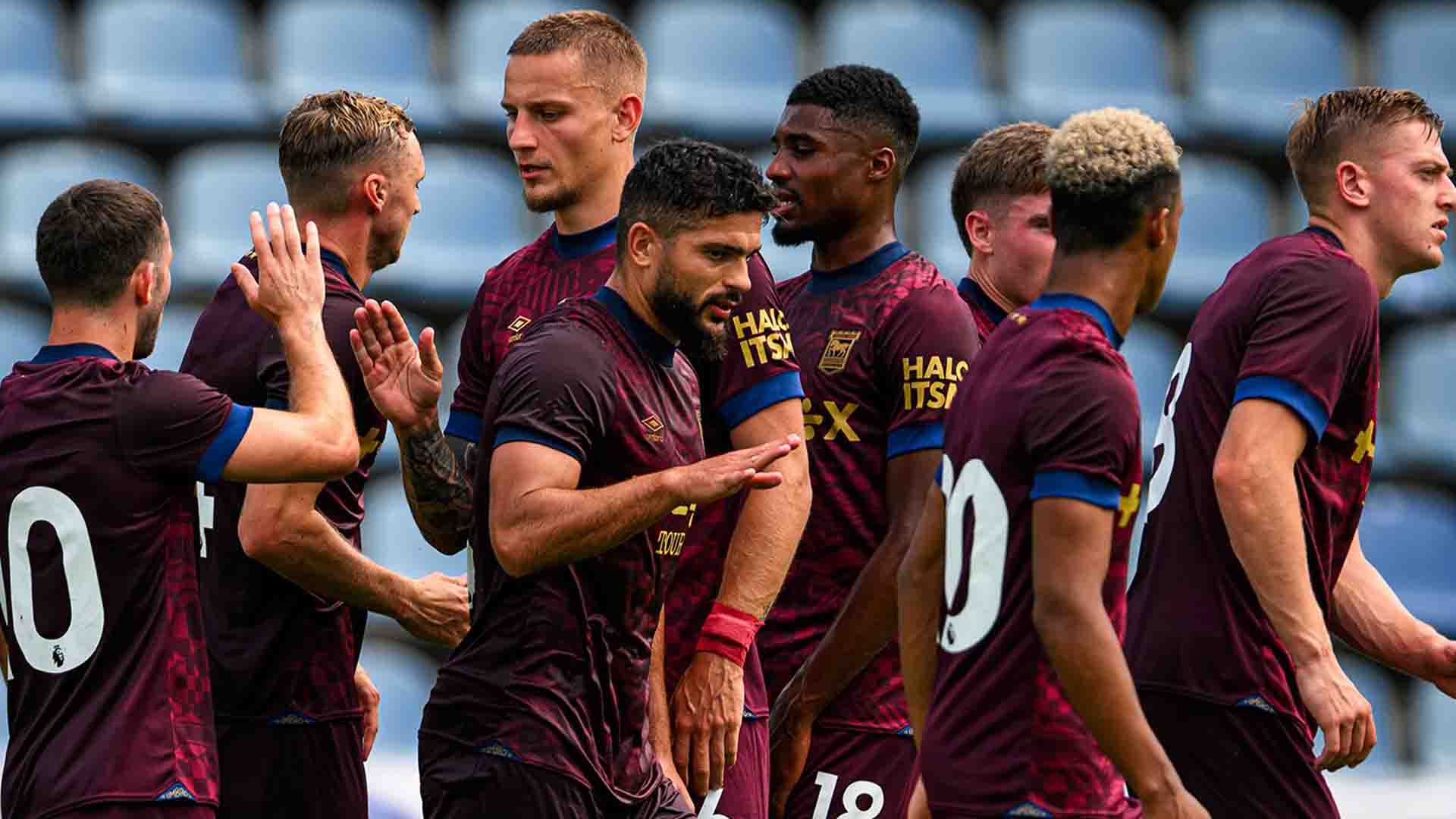 Ipswich Town Gelar Latihan Terbuka untuk Penggemar