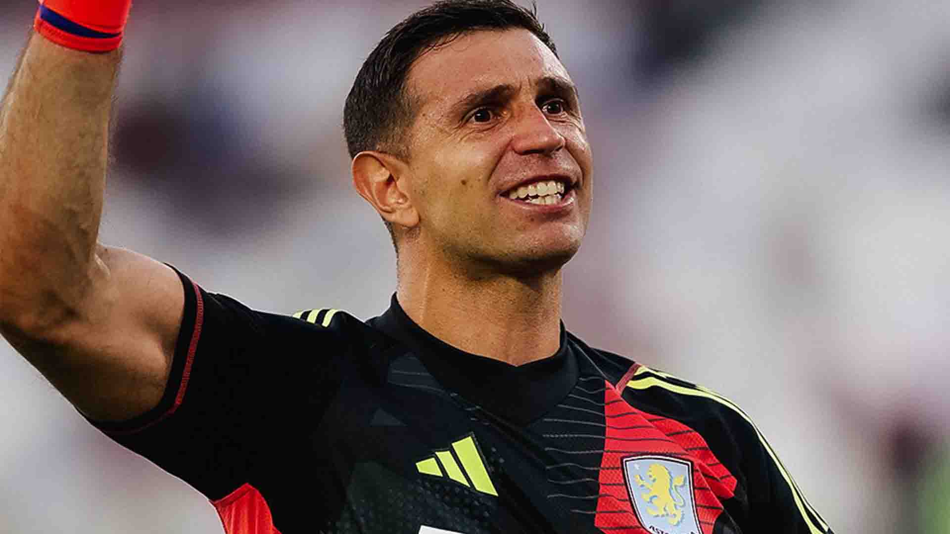 Aston Villa Perpanjang Kontrak Emi Martinez